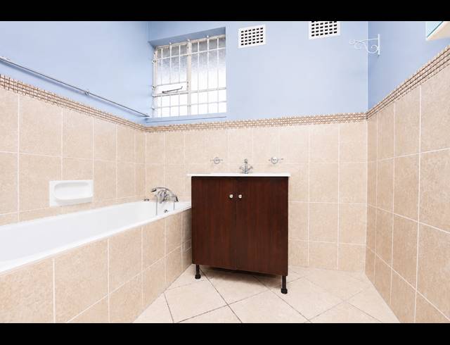 2.5 BEDROOM APARTMENT FOR SALE IN ESSENWOOD
